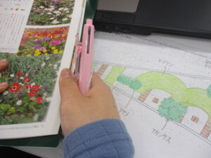 【生駒事業所】花壇の作業、始まっています