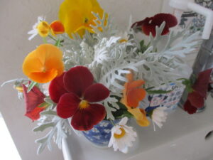 【生駒事業所】花壇の植替え準備